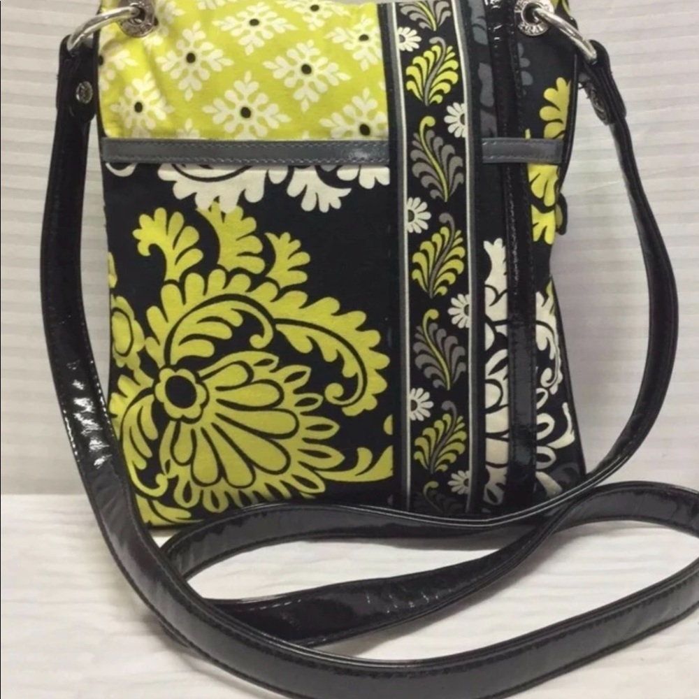 VERÁ BRADLEY FLIPSTER CROSSBODY‎ BAG IN THE PATTERN BAROQUE.